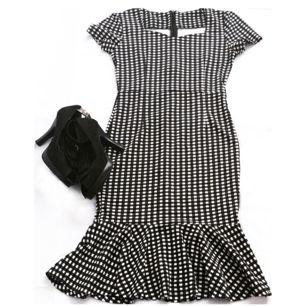 Knee Length Checkered Dress Figure Flattering